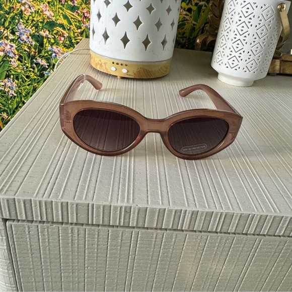 Loft small rounded sunglasses in Caramel color main image 10